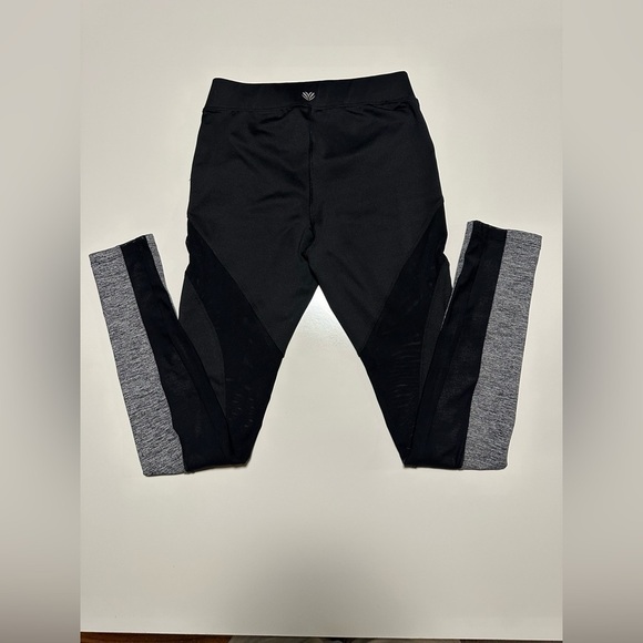Forever 21 Women’s XS Black/Gray Leggings Excellent Used Condition - Picture 4 of 8
